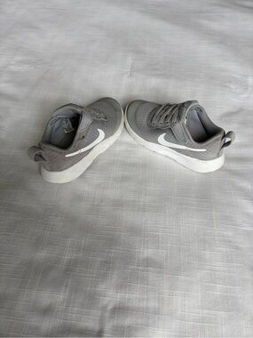Nike Boys Toddler Shoes 10C Grey White With Velcro and Loop